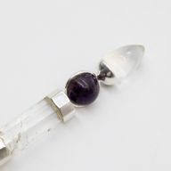 Achse der Gnade Zauberstab - Amethyst- und Rosenquarz-Kugeln, Quarzstiel - 12 cm