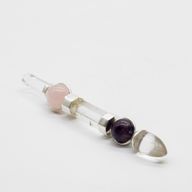 Achse der Gnade Zauberstab - Amethyst- und Rosenquarz-Kugeln, Quarzstiel - 12 cm