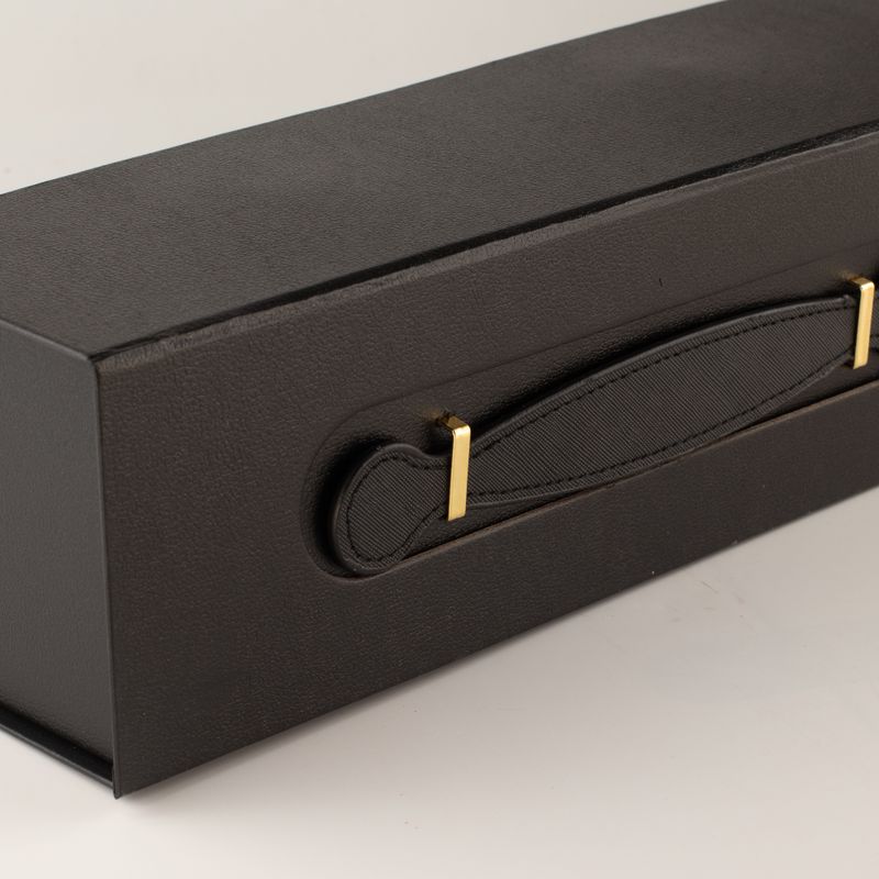 Flach verpackte Geschenkbox - Weinbox-Form (33,5 x 10 x 10,5 cm) - Schwarz
