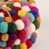 Filzkugel-Untersetzer rund - 10 cm bunt (4er-Set)