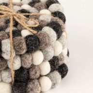 Filzkugel-Untersetzer rund - 10 cm Multi-Grau (4er-Set)