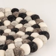 Runde Filzkugel-Tischset - 20 cm Multi-Grau