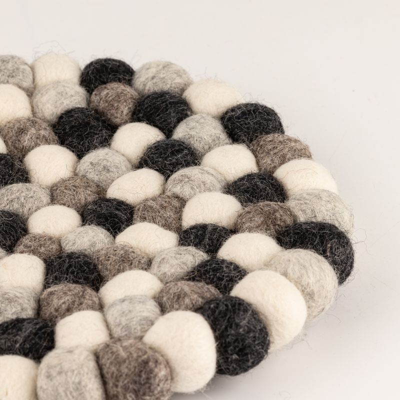 Runde Filzkugel-Tischset - 20 cm Multi-Grau