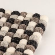 Filzkugel-Platzset quadratisch - 20 cm, mehrfarbig grau
