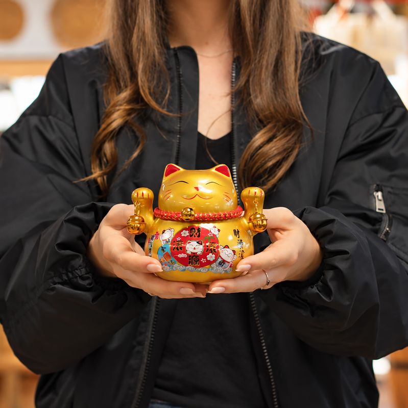 Keramik-Spardose Glückskatze (Maneki-neko) – Gold auf Kissen