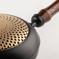 Großes Räuchergefäß aus Eisen – Gold-Details