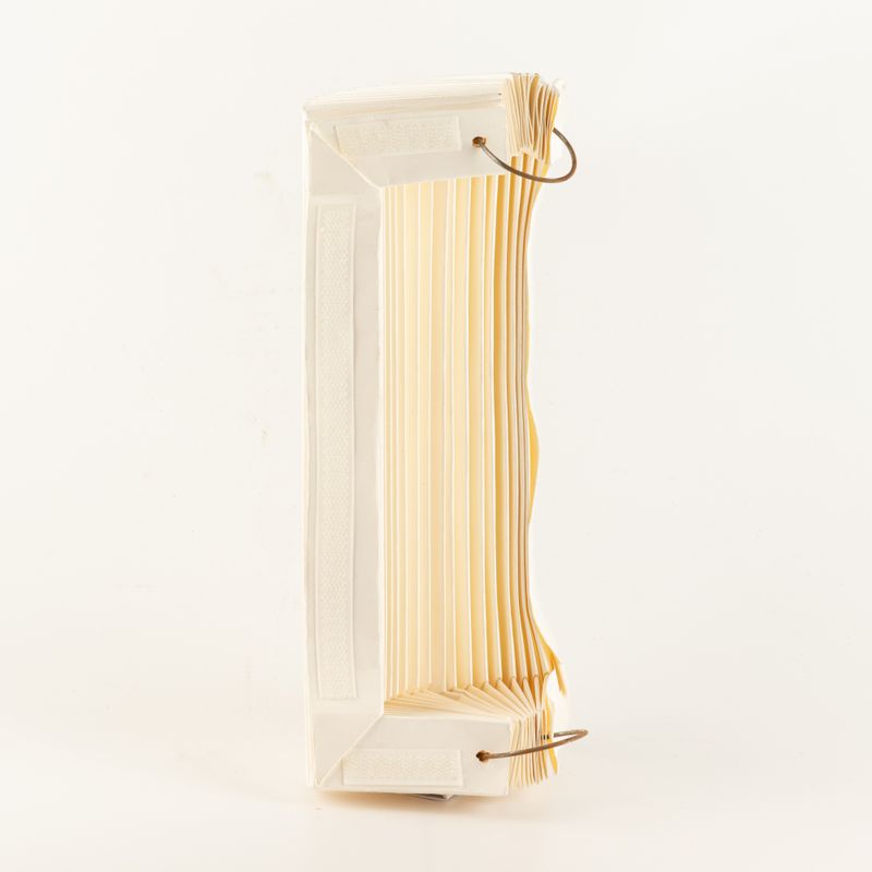 Wandleuchte aus plissiertem Papier im skandinavischen Stil