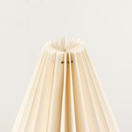 Lampenschirm aus Papier in geometrischer Kegelform