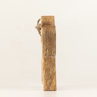 Kleiner Schutzengel aus Mangoholz mit Heiligenschein – weiße Emaille