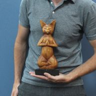 Yogakatzen aus Holz Lotusposition