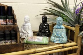 Sitzender Weißer Buddha Duftlampe