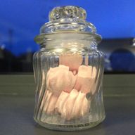 Glas Behälter geschwungene Rillen