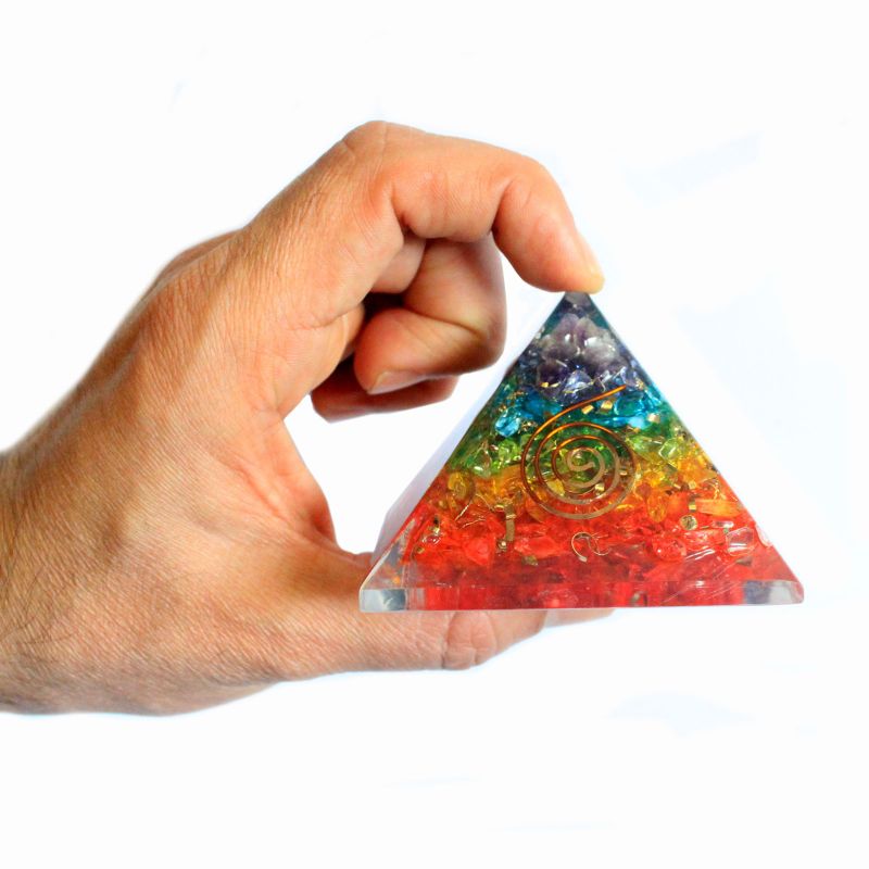 Große Orgonit Pyramide 'Chakra Edelsteine' - 70mm