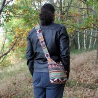 Jacquard-Umhängetasche (mittelgroß) braun