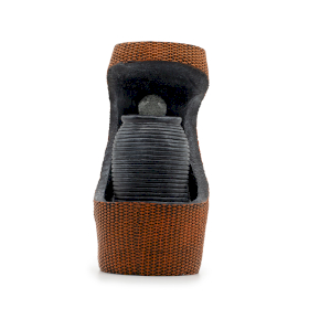 Grandioses Wasserspiel – 24 x 22 x 48 cm – Farbwechselnde Kristallkugel in griechischer Urne im Korb