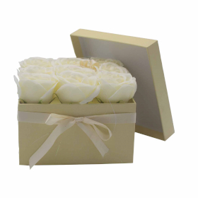 Seifenblumen-Geschenk-Blumenstrauß - 9 Cremefarbene Rosen - quadratisch