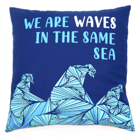 3x Bedruckter Kissenbezug aus Baumwolle – We are Waves – Grau, Blau und Natur