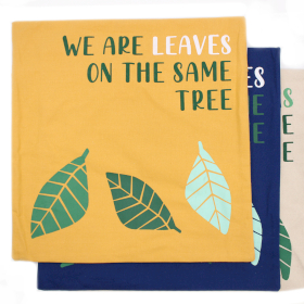 3x Bedruckter Kissenbezug aus Baumwolle – Wir sind Blätter – Gelb, Blau und Natur