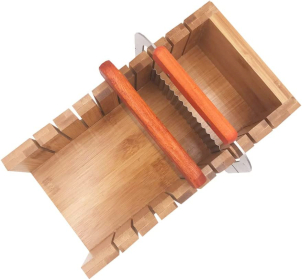 Seifenschneider-Set aus Holz – gewellter und gerader Ausstecher