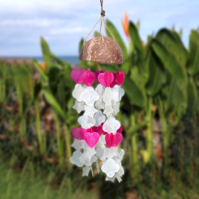 Windspiele aus Kokosnuss und Capiz – Rosa und Weiß, gemischte Formen – 35 cm