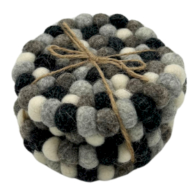 Runde Untersetzer mit Filzkugeln – 10 cm, mehrfarbig, grau (4er-Set)