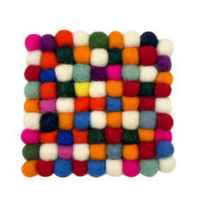Quadratische Untersetzer mit Filzkugeln – 10 cm, mehrfarbig, grau (4er-Set)