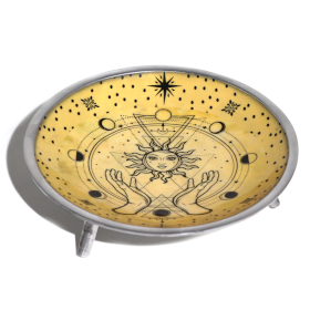 Emaillierter Opferteller mit drei Beinen – Hände und Sonne